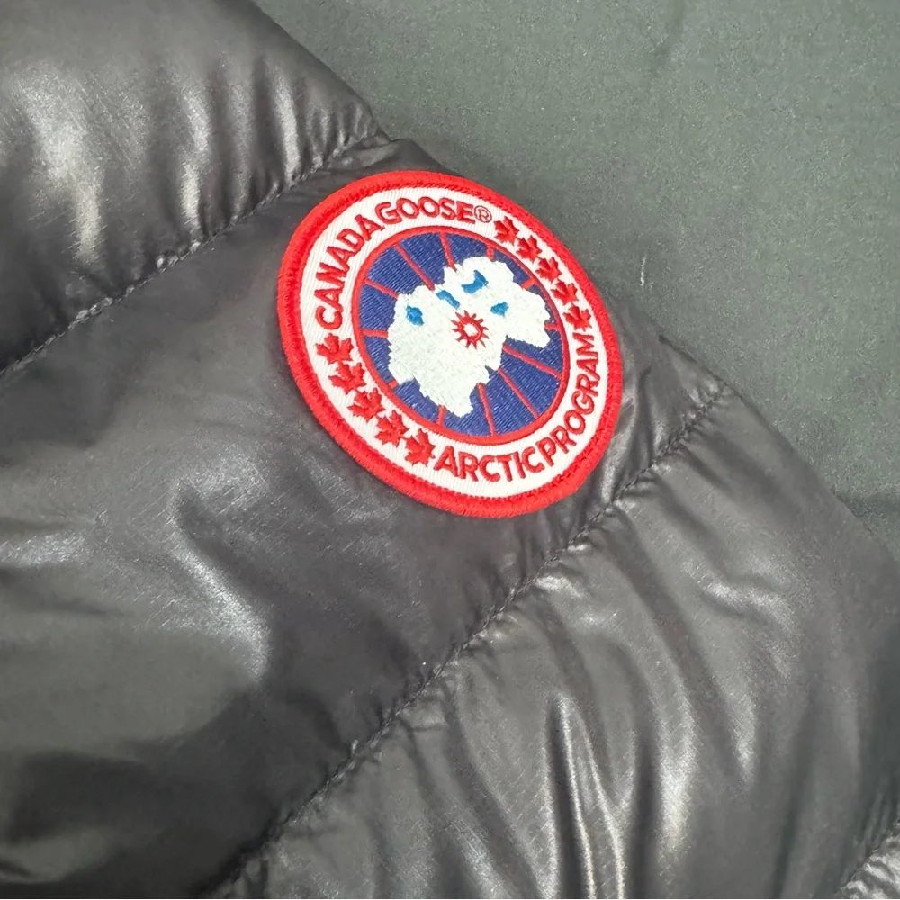 Authentic Men's Canada Goose Black Puffer Jacket - Picture 2 of 4
